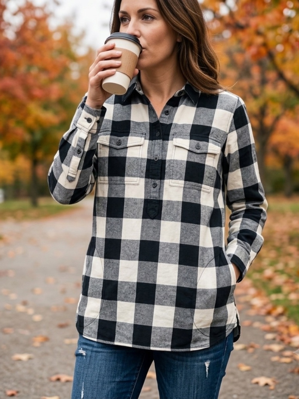 Duluth Trading Co Women L Flannel Shirt Shacket Plaid Black White Pockets Tunic